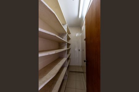 Casa à venda com 215m², 3 quartos e 6 vagas Casa à venda com 215m², 3 quartos e 6 vagasDespensa