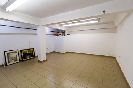 Casa à venda com 215m², 3 quartos e 6 vagas Casa à venda com 215m², 3 quartos e 6 vagasDepósito