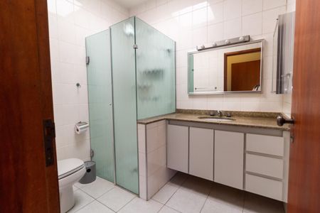 Casa à venda com 215m², 3 quartos e 6 vagas Casa à venda com 215m², 3 quartos e 6 vagasBanheiro da Suíte 3