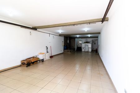 Casa à venda com 215m², 3 quartos e 6 vagas Casa à venda com 215m², 3 quartos e 6 vagasGaragem