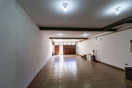 Casa à venda com 215m², 3 quartos e 6 vagas Casa à venda com 215m², 3 quartos e 6 vagasGaragem