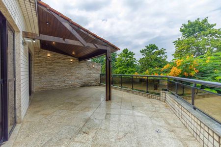 Apartamento para alugar com 282m², 3 quartos e 2 vagas Apartamento para alugar com 282m², 3 quartos e 2 vagasVaranda