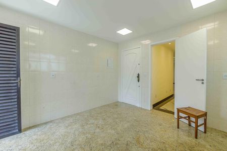 Apartamento para alugar com 282m², 3 quartos e 2 vagas Apartamento para alugar com 282m², 3 quartos e 2 vagasCozinha