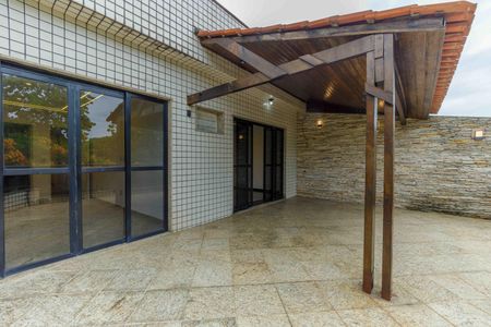 Apartamento para alugar com 282m², 3 quartos e 2 vagas Apartamento para alugar com 282m², 3 quartos e 2 vagasVaranda