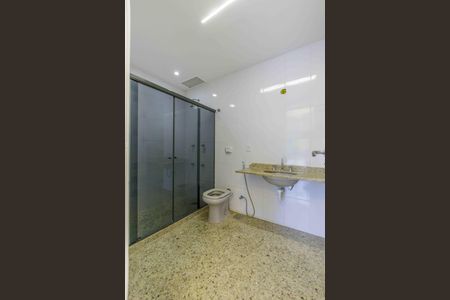 Apartamento para alugar com 282m², 3 quartos e 2 vagas Apartamento para alugar com 282m², 3 quartos e 2 vagasBanheiro da Suíte 1