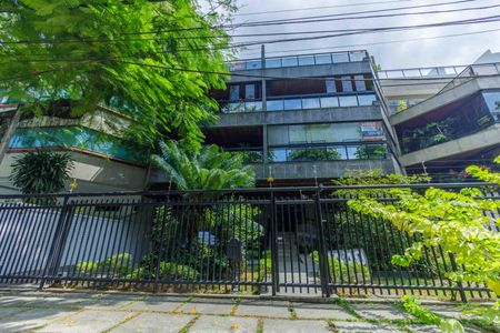 Apartamento para alugar com 282m², 3 quartos e 2 vagas Apartamento para alugar com 282m², 3 quartos e 2 vagasFachada