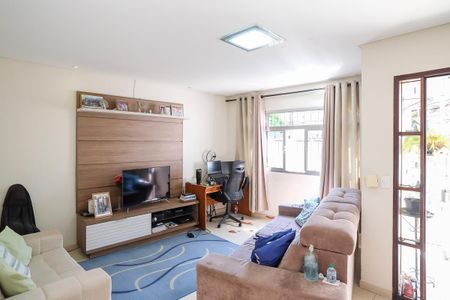 Casa à venda com 216m², 2 quartos e 4 vagasSala