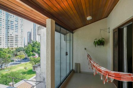 Casa à venda com 216m², 2 quartos e 4 vagasVaranda da suíte 1