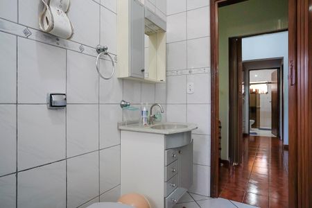 Casa à venda com 216m², 2 quartos e 4 vagasBanheiro da suíte 2