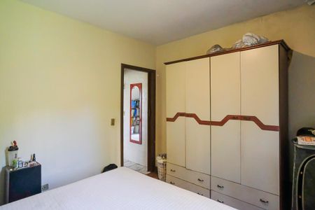 Casa à venda com 216m², 2 quartos e 4 vagasQuarto 2 edícula