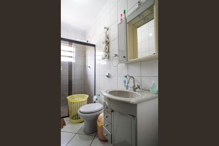 Casa à venda com 216m², 2 quartos e 4 vagasBanheiro da suíte 2