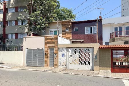 Casa à venda com 216m², 2 quartos e 4 vagasFachada + plaquinha