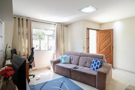 Casa à venda com 216m², 2 quartos e 4 vagasSala