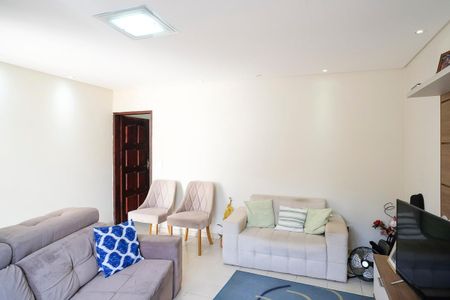 Casa à venda com 216m², 2 quartos e 4 vagasSala