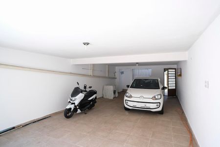 Casa à venda com 216m², 2 quartos e 4 vagasGaragem