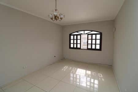 Casa à venda com 192m², 3 quartos e 3 vagasSala