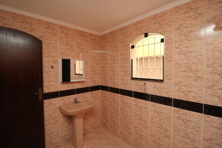 Casa à venda com 192m², 3 quartos e 3 vagasBanheiro 2