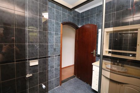 Casa à venda com 192m², 3 quartos e 3 vagasBanheiro