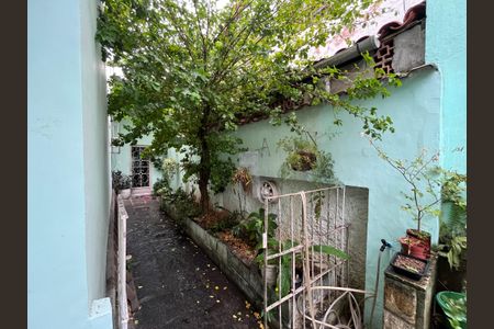 Casa à venda com 340m², 4 quartos e 1 vaga Casa à venda com 340m², 4 quartos e 1 vagaLateral da casa