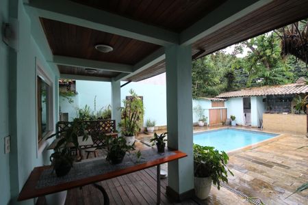 Casa à venda com 340m², 4 quartos e 1 vagaVaranda/Quintal