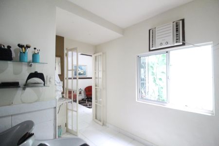 Casa à venda com 340m², 4 quartos e 1 vagaDependência