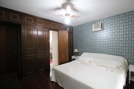 Casa à venda com 340m², 4 quartos e 1 vagaSuíte - Banheiro