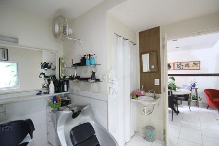 Casa à venda com 340m², 4 quartos e 1 vagaDependência