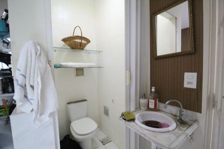 Casa à venda com 340m², 4 quartos e 1 vagaDependência - Banheiro