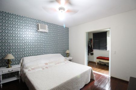 Casa à venda com 340m², 4 quartos e 1 vagaSuíte