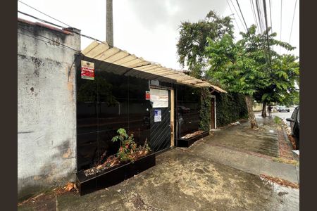 Casa à venda com 340m², 4 quartos e 1 vaga Casa à venda com 340m², 4 quartos e 1 vagaFachada