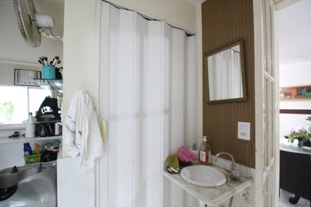 Casa à venda com 340m², 4 quartos e 1 vagaDependência - Banheiro