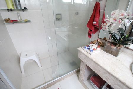 Casa à venda com 340m², 4 quartos e 1 vagaBanheiro da suíte