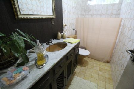 Casa à venda com 340m², 4 quartos e 1 vagaBanheiro social 2