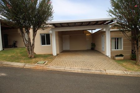 Casa de condomínio para alugar com 166m², 3 quartos e 2 vagasFachada