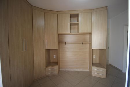 Casa de condomínio para alugar com 166m², 3 quartos e 2 vagasSuíte