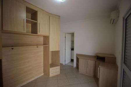 Casa de condomínio para alugar com 166m², 3 quartos e 2 vagasSuíte