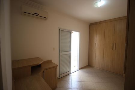Casa de condomínio para alugar com 166m², 3 quartos e 2 vagasSuíte