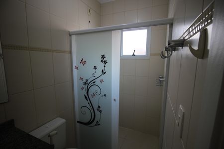 Casa de condomínio para alugar com 166m², 3 quartos e 2 vagasBanheiro da Suíte