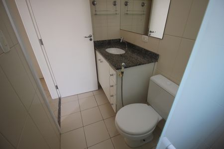 Casa de condomínio para alugar com 166m², 3 quartos e 2 vagasBanheiro da Suíte