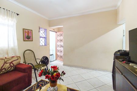 Casa à venda com 85m², 3 quartos e 2 vagasSala