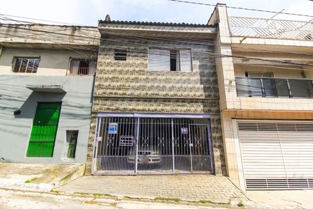 Casa à venda com 85m², 3 quartos e 2 vagasFachada + Plaquinha