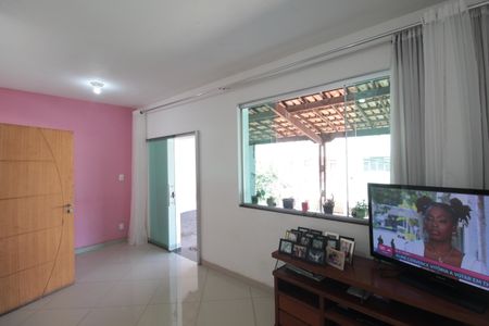 Casa à venda com 270m², 3 quartos e 6 vagasSala