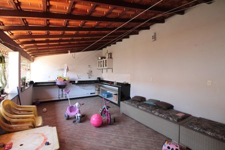 Casa à venda com 270m², 3 quartos e 6 vagasÁrea de Serviço