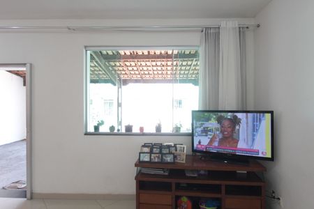 Casa à venda com 270m², 3 quartos e 6 vagasSala