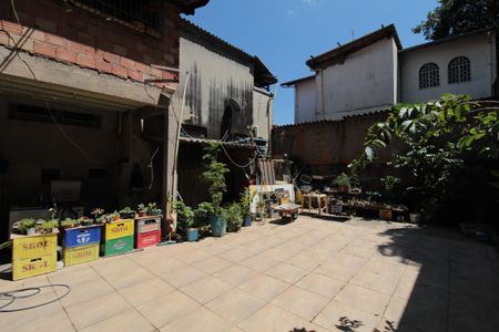 Casa à venda com 270m², 3 quartos e 6 vagasQuintal