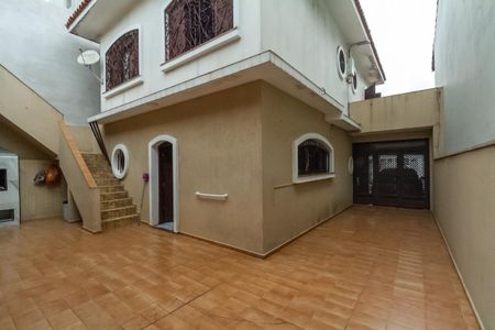 Casa à venda com 246m², 3 quartos e 4 vagas Casa à venda com 246m², 3 quartos e 4 vagasQuintal