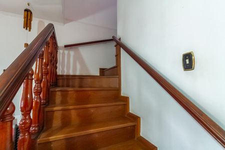 Casa à venda com 246m², 3 quartos e 4 vagas Casa à venda com 246m², 3 quartos e 4 vagasEscada