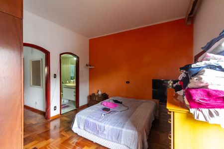 Casa à venda com 246m², 3 quartos e 4 vagas Casa à venda com 246m², 3 quartos e 4 vagasSuíte