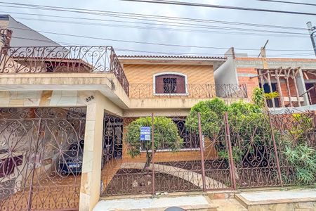 Casa à venda com 246m², 3 quartos e 4 vagas Casa à venda com 246m², 3 quartos e 4 vagasFachada