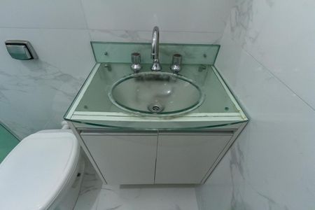 Casa à venda com 246m², 3 quartos e 4 vagas Casa à venda com 246m², 3 quartos e 4 vagasBanheiro Social